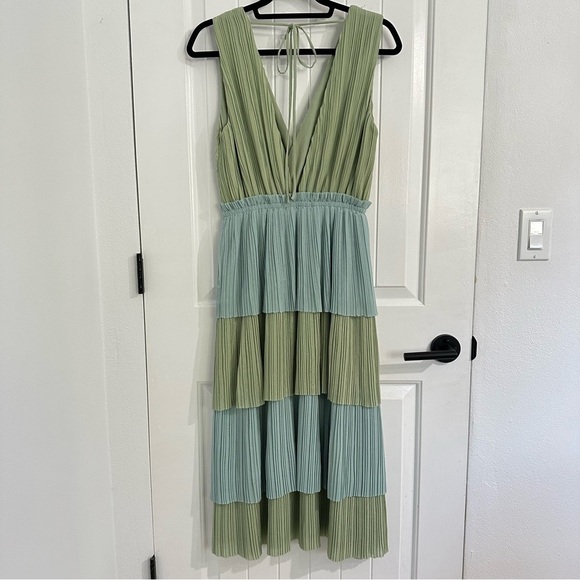 NWOT Adelyn Rae Pastel Green and Blue Tiered Midi Sleeveless Dress - Picture 3 of 6